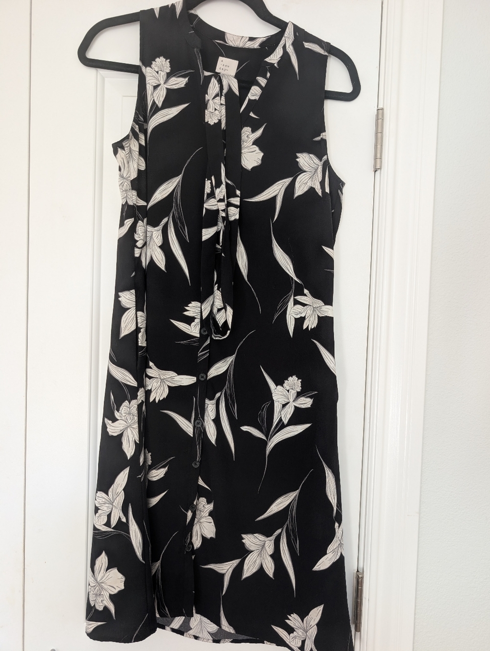 Black Floral Sleeveless Button-Front Midi Dress
